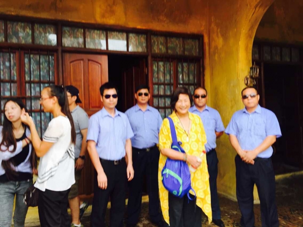 《曼谷》鄭佩佩、陳法蓉開機(jī)現(xiàn)場(chǎng)護(hù)衛(wèi)