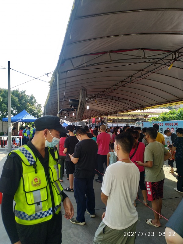 【抗擊疫情，共克時艱】我司隊員前往永益核酸檢測點，維護現場秩序