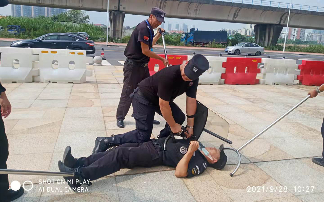 【技能培訓】為鞏固國慶長假安全守護工作，崗位展開節前安全防暴演練活動