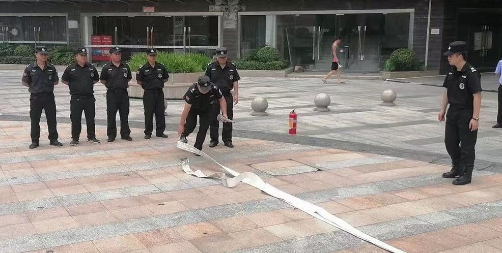 開展培訓工作，提高業務水平